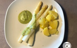 So bereitet man aus einer Avocado eine vegane Alternative des Klassikers Sauce Hollandaise
