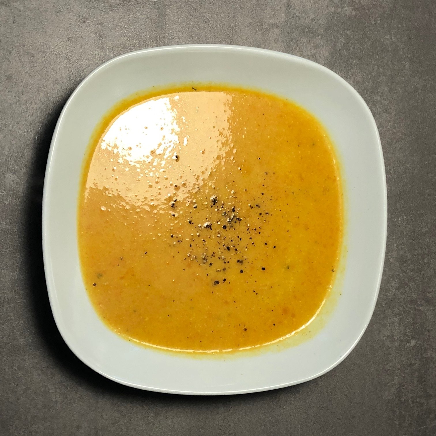 So kocht ihr euch eine leckere Karottensuppe mit vielen entzündungshemmenden Gewürzen